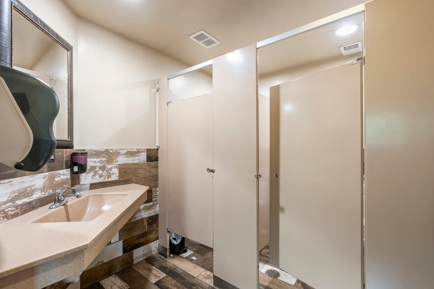 More Photos Of 33350 County Road 3, Crosslake Restaurant For Sale