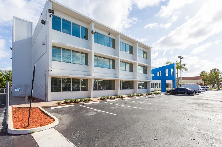 More Photos Of 3521 W Broward Blvd, Fort Lauderdale Office For Sale