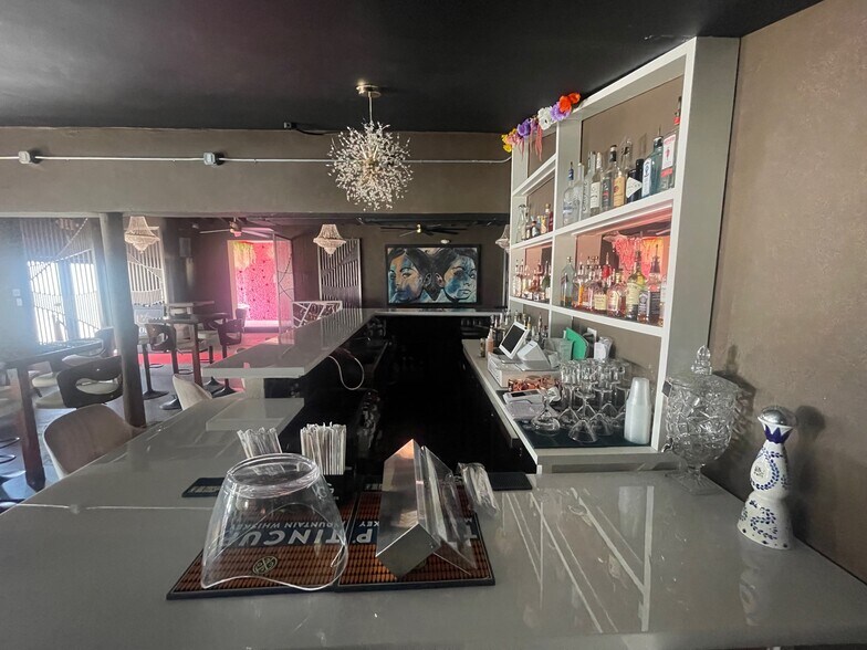 More Photos Of 1517 E Las Olas Blvd, Fort Lauderdale Bar For Lease