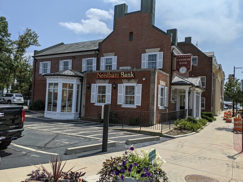 More Photos Of 402 Washington St, Dedham Bank For Lease
