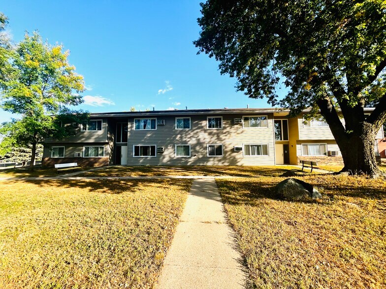 More Photos Of 1015-1021 Walnut St, Yankton Apartments For Sale