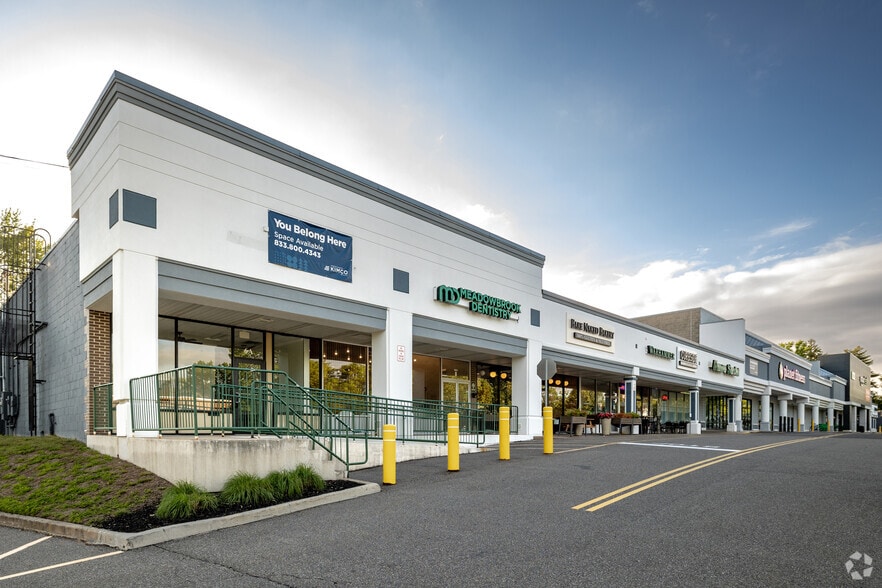 More Photos Of 6-52 Manetto Hill Rd, Plainview Storefront For Lease