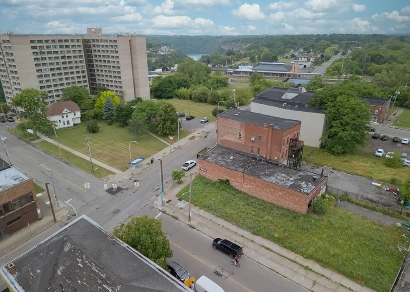 More Photos Of 2107 Main St, Niagara Falls Bar For Sale