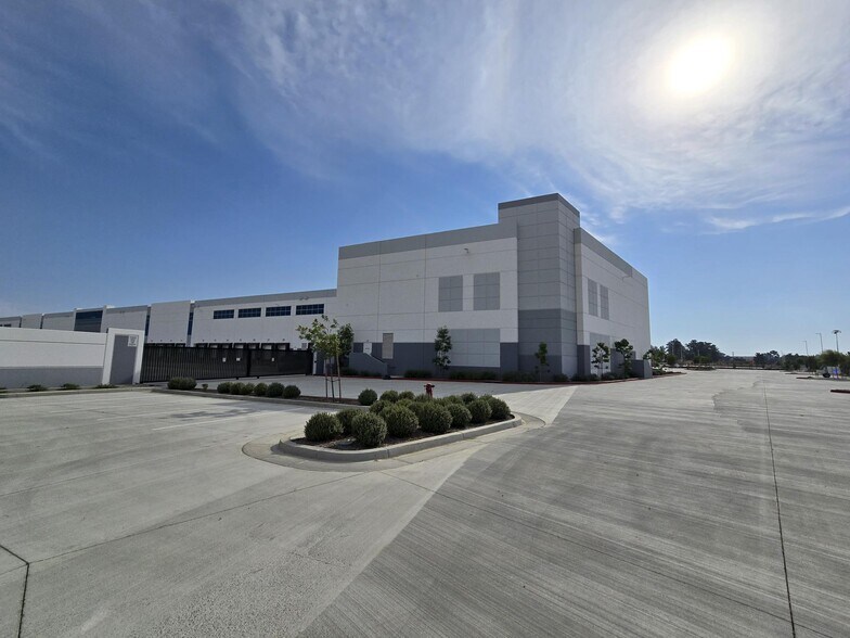 More Photos Of 23840-23842 Rider St, Perris Distribution For Lease