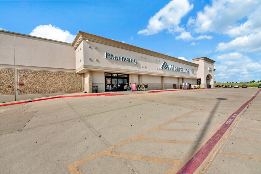 More Photos Of 2317-2321 W University Dr, Denton Unknown For Lease
