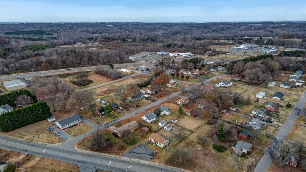 More Photos Of 1806 Vance St, Reidsville General Retail For Sale