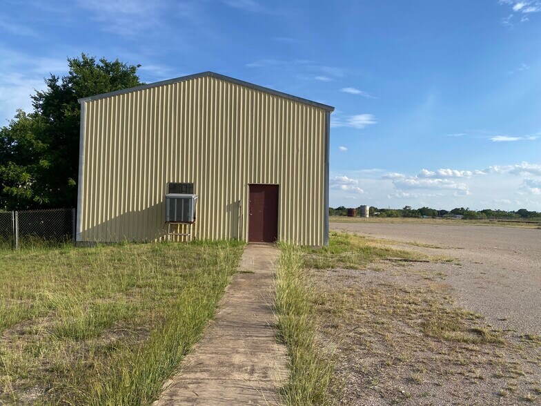 More Photos Of 8051 Seymour Hwy, Wichita Falls Warehouse For Lease