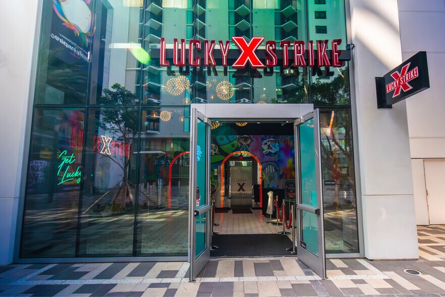 More Photos Of 1010 NE 2nd Ave, Miami Restaurant For Lease