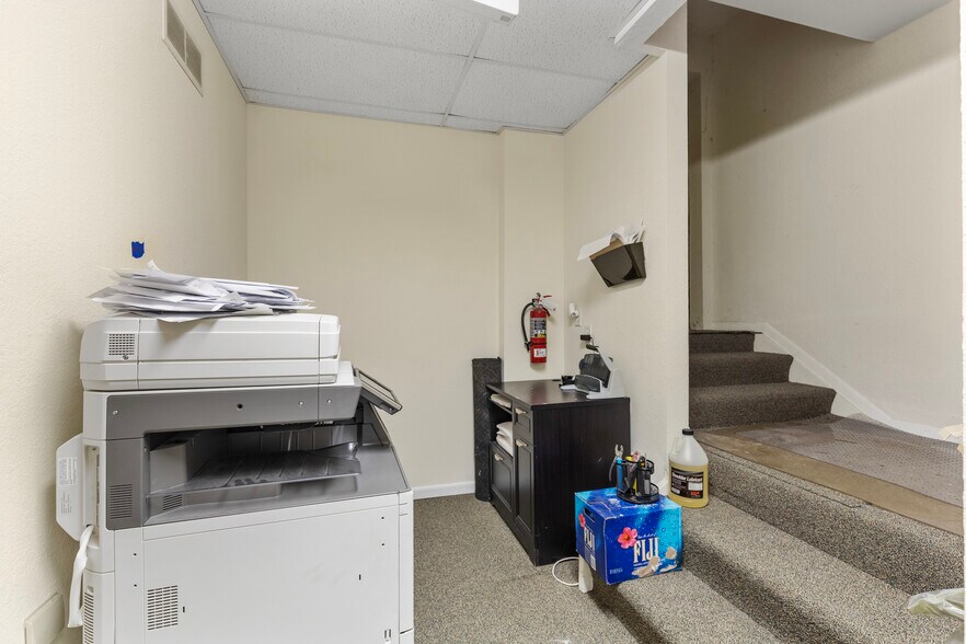More Photos Of 2713 S Chicago Ave, South Milwaukee Office For Sale