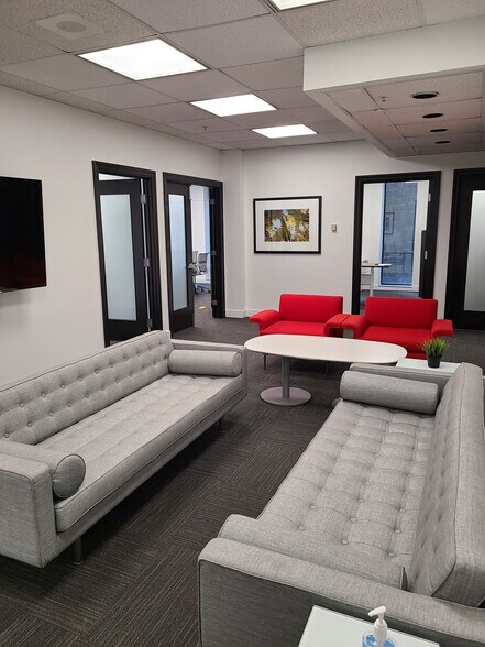 More Photos Of 110 Yonge St, Toronto Office For Lease