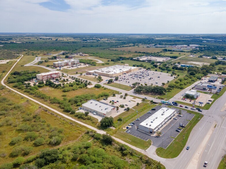 More Photos Of 165 Business Park Dr, Kenedy Freestanding For Lease