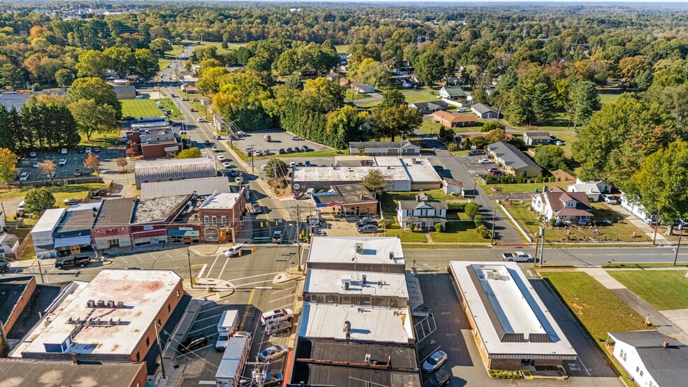 More Photos Of 204 Main St, King Convenience Store For Sale