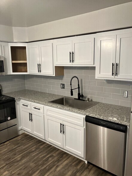 More Photos Of 2255-2297 E Shaw Ave, Fresno Apartments For Sale