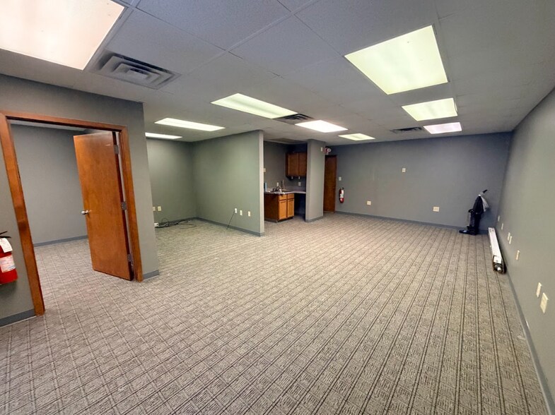 More Photos Of 4350-4372 Muhlhauser Rd, Fairfield Research And Development For Lease