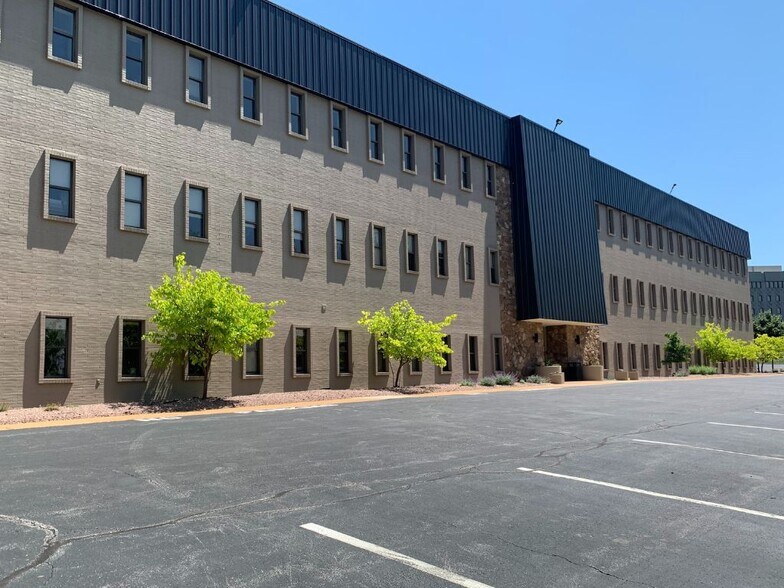 More Photos Of 14377 Woodlake Dr, Chesterfield Medical For Lease