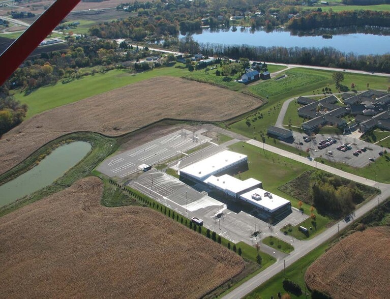 More Photos Of 1851 S Alverno Rd, Manitowoc Office For Sale