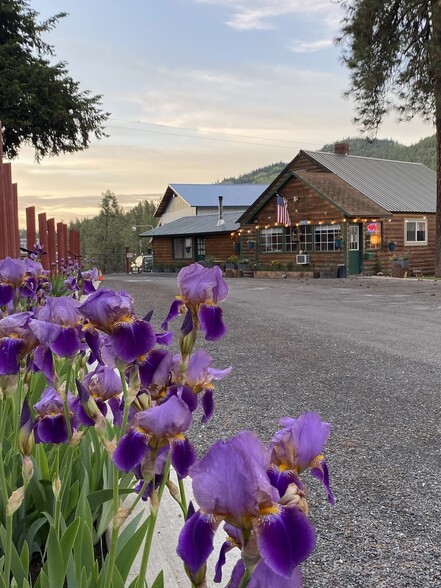 More Photos Of 978 Highway 395 N, Kettle Falls Hotel For Sale