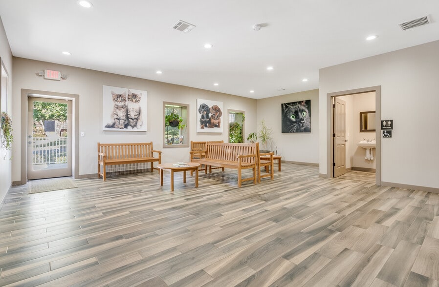 More Photos Of 321 Warren Ave, Stirling Light Manufacturing For Sale