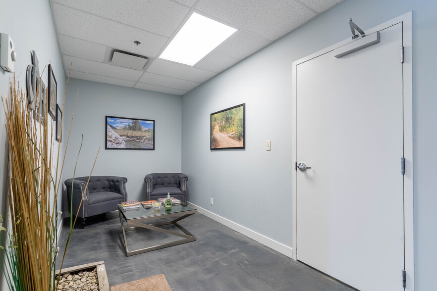 More Photos Of 11420 27th St SE, Calgary Medical For Lease