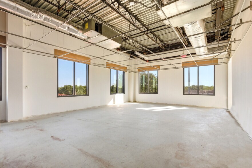 More Photos Of 10402 Valley Forge Dr, Houston Office For Lease