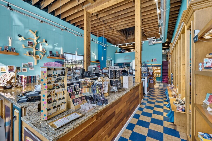 More Photos Of 503 Main St, Oregon City Storefront For Sale