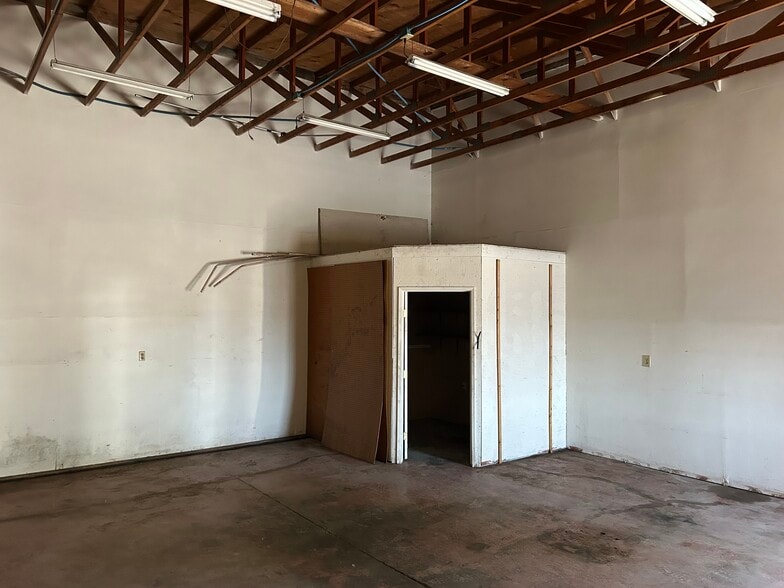 More Photos Of 4810 Westside Rd, Redding Flex For Lease