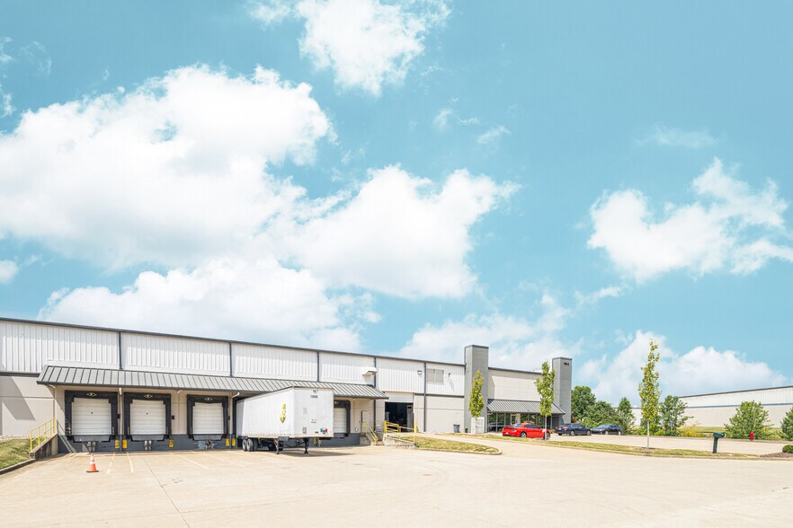 More Photos Of 7101 Intermodal Dr, Louisville Warehouse For Lease