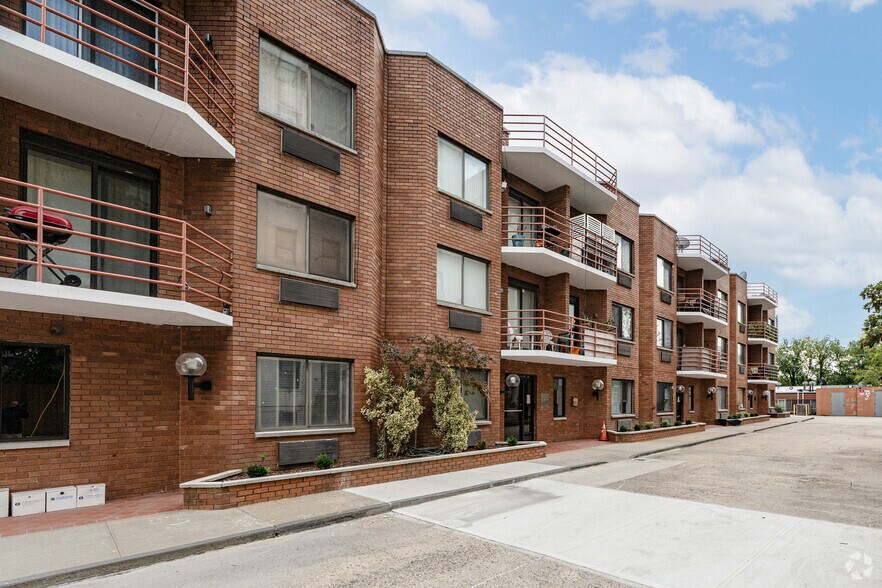 More Photos Of 11940 Metropolitan Ave, Kew Gardens Apartments For Lease