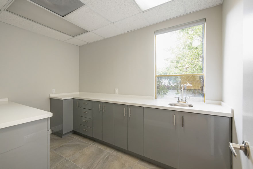 More Photos Of 555 Biltmore Way, Coral Gables Medical For Sale