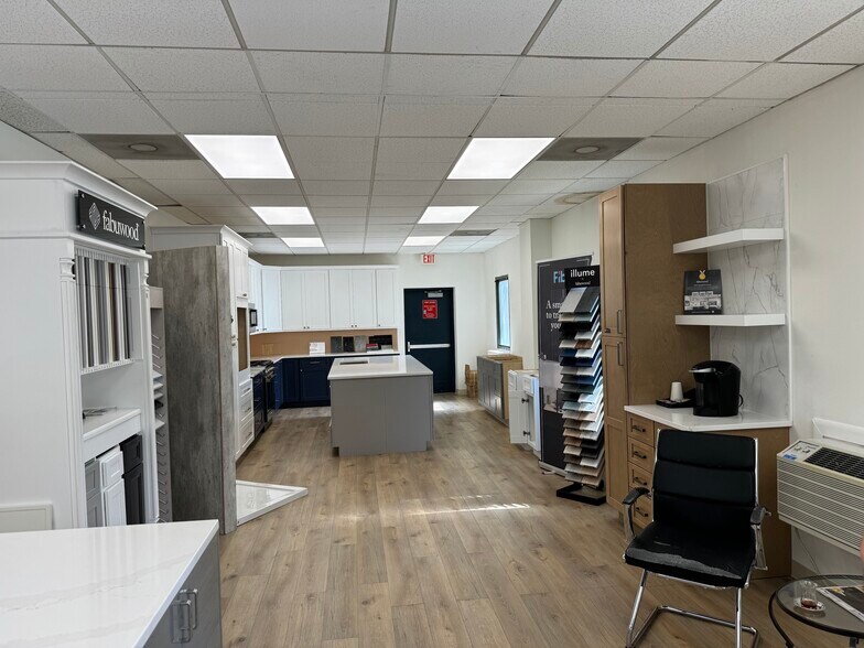 More Photos Of 5731 General Washington Dr, Alexandria Distribution For Sale