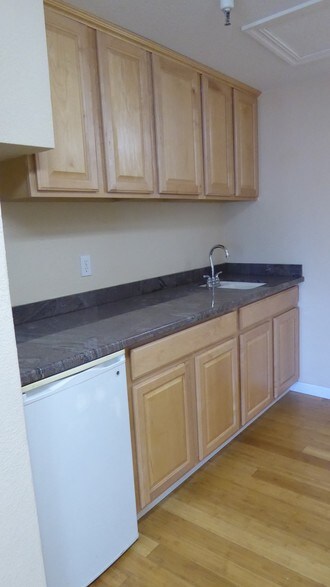 More Photos Of 34 Union Way, Vacaville Flex For Lease