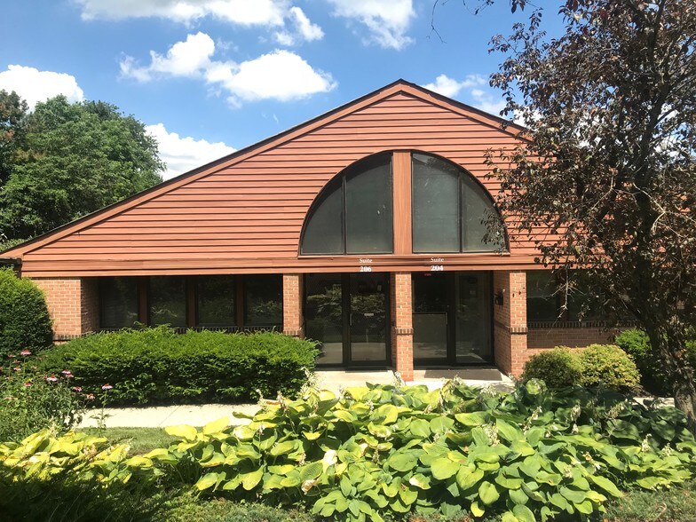 More Photos Of 402 Middletown Blvd, Langhorne Medical For Lease
