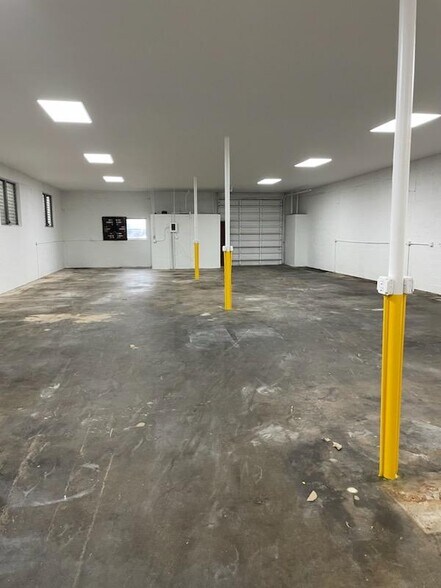 More Photos Of 559 NE 42nd St, Oakland Park Industrial For Lease