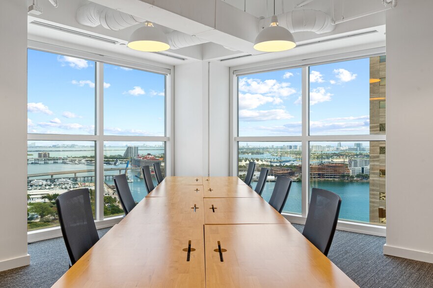 More Photos Of 200 S Biscayne Blvd, Miami Coworking Space