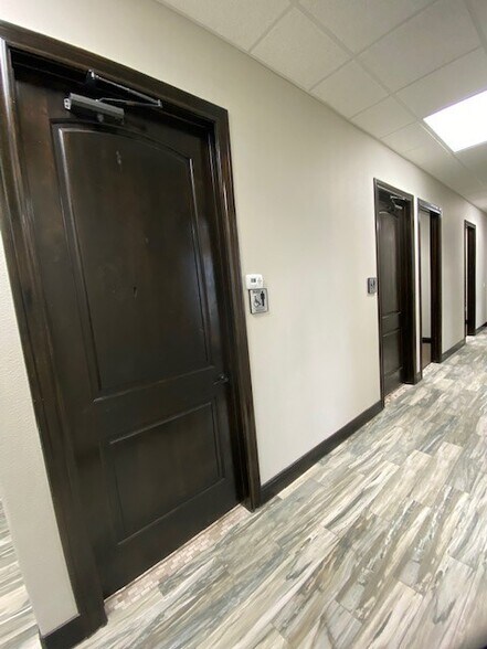 More Photos Of 1620 FM 1960 Rd, Houston Warehouse For Lease