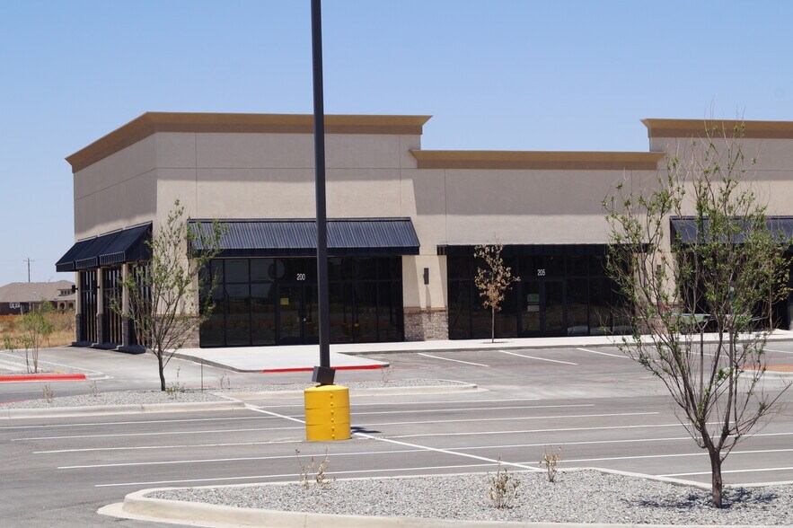 More Photos Of 1001 E 87th St, Odessa Unknown For Lease
