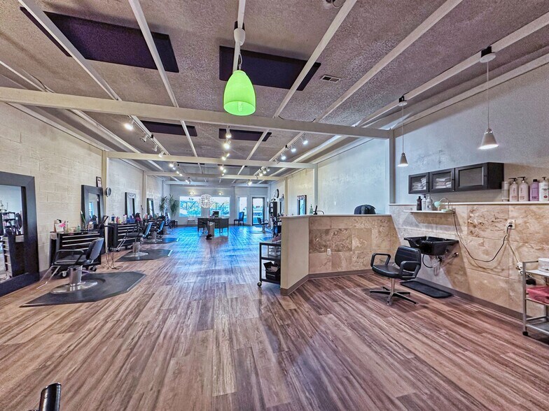 More Photos Of 217 Main St, Grand Coulee Flex For Sale