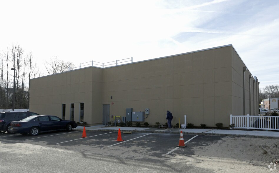 More Photos Of 18 Wilson Ave, Manalapan Township Health Club For Lease