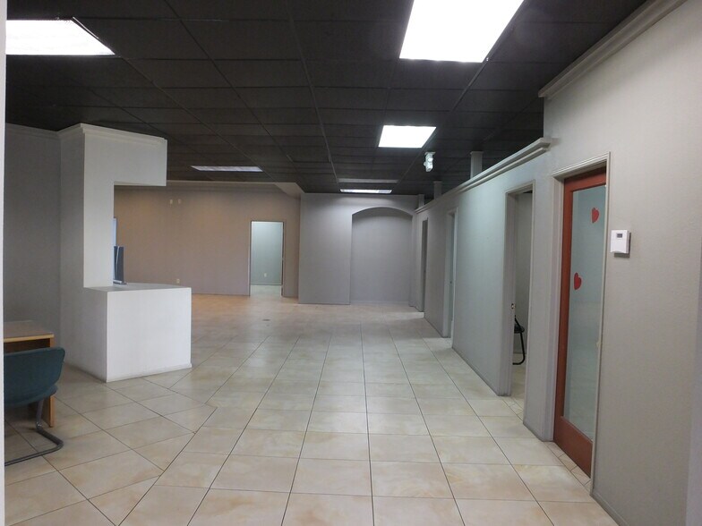 More Photos Of 44143-44147 20th St W, Lancaster Medical For Lease