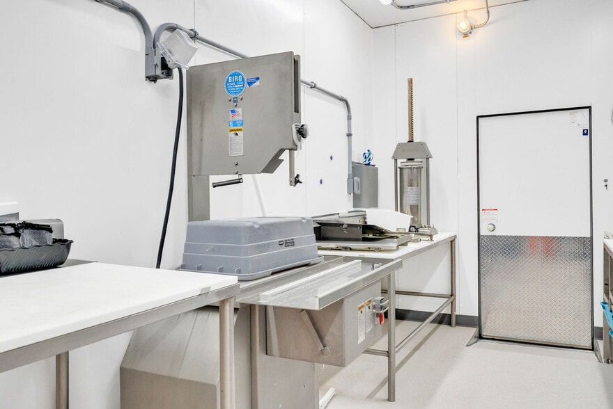 More Photos Of 306-310 Huron Ave, Port Huron Freestanding For Sale