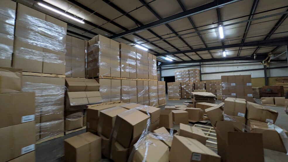 More Photos Of 222 Pecan St, Evergreen Warehouse For Sale