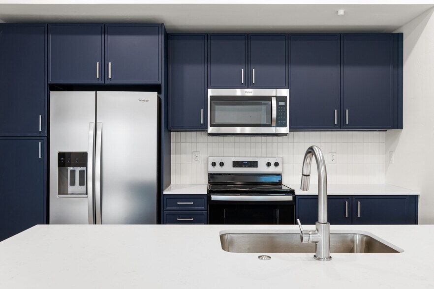 More Photos Of 2020 Wimbledon Ct, Hailey Specialty For Sale