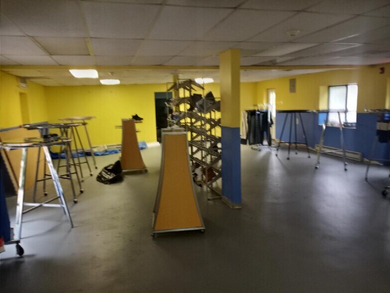 More Photos Of 982 Rubber Ave, Naugatuck Office For Sale