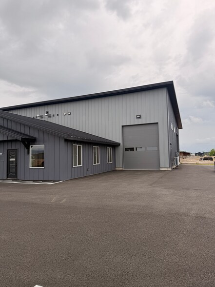 More Photos Of 3092 W Bellanca Ct, Hayden Industrial For Lease