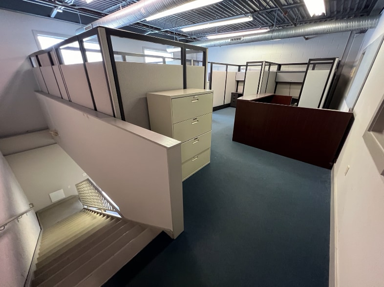 More Photos Of 5292 Oakdale Rd SE, Smyrna Showroom For Lease