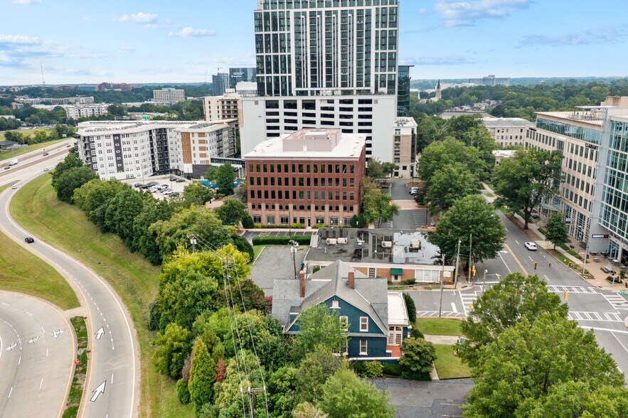 More Photos Of 435 E Morehead St, Charlotte Office For Lease