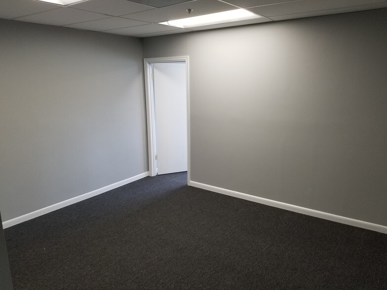 More Photos Of 1915-1919 NE 45th St, Fort Lauderdale Office For Lease