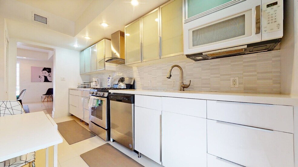 More Photos Of 1400 West Ave, Miami Beach Specialty For Sale