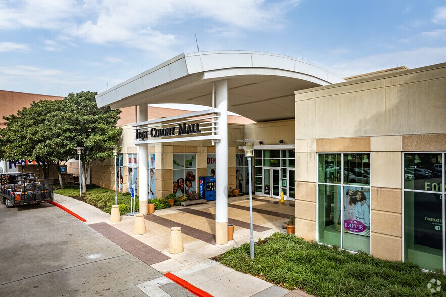 More Photos Of 16535 Southwest Fwy, Sugar Land Unknown For Lease