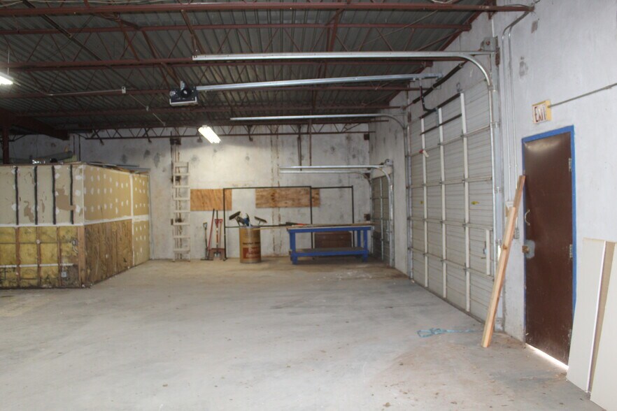 More Photos Of 1421 34th St, Woodward Service For Sale